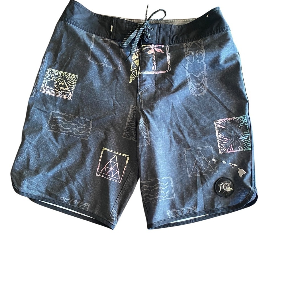 Quicksilver sustainable designed n Hawaii gray pink tiki hawaiin done